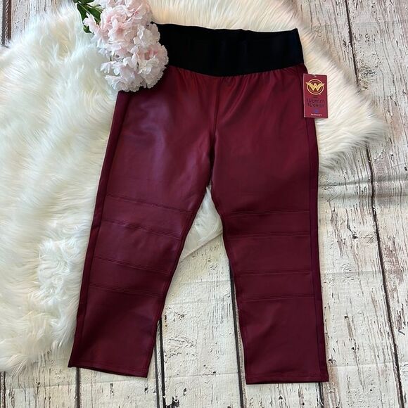 Wonder Woman Her Universe Capri Leggings - Picture 1 of 5